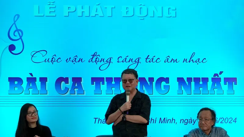 Thiếu tướng, nhạc sĩ Đức Trịnh, Chủ tịch Hội Nhạc sĩ Việt Nam, chia sẻ thông tin, ý nghĩa của cuộc vận động sáng tác âm nhạc chủ đề "Bài ca thống nhất". Ảnh: THÚY BÌNH