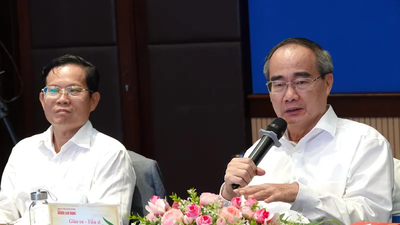 Giáo sư - Tiến sĩ Nguyễn Thiện Nhân, nguyên Ủy viên Bộ Chính trị, nguyên Bí thư Thành ủy TPHCM, Đại biểu Quốc hội khóa XV, phát biểu tại buổi tọa đàm "Điểm tựa gia đình giữa những biến động của thời đại 4.0". Ảnh: THÚY BÌNH