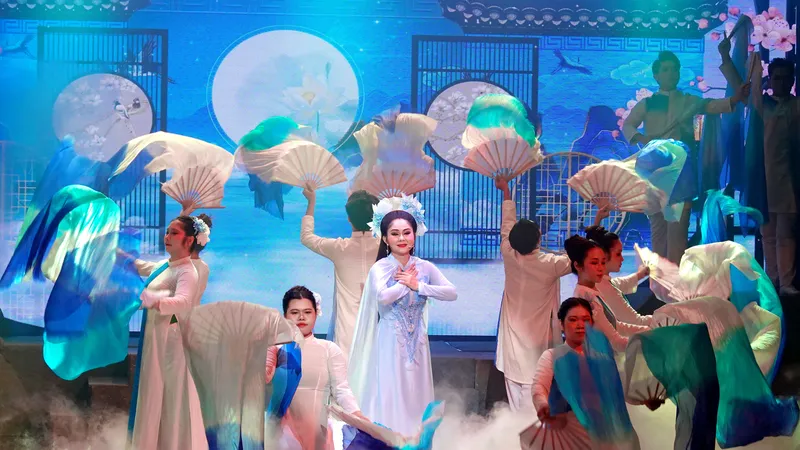 Nghệ sĩ Lê Thanh Thảo với tiết mục mở màn "Những vai diễn đầu đời" trong chương trình "Tâm hoa nghiệp Tổ". Ảnh: THÚY BÌNH