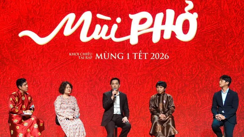 Ê kíp đoàn phim "Mùi phở" chia sẻ thông tin về quá trình thực hiện bộ phim điện ảnh đặc biệt này. Ảnh: THÚY BÌNH 