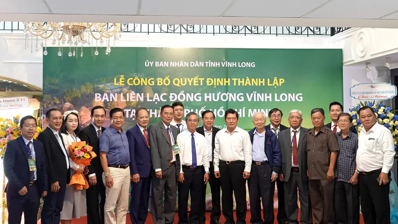 Các đại biểu tham dự Lễ ra mắt Ban liên lạc đồng hương Vĩnh Long tại TPHCM. Ảnh: THÚY BÌNH