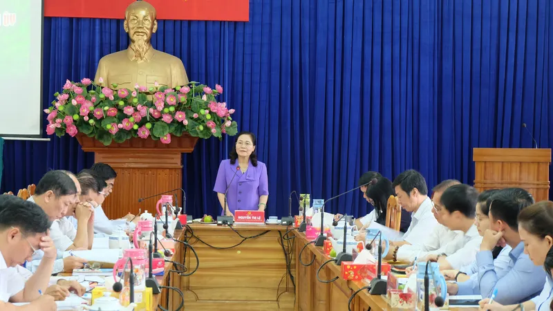 Chủ tịch HĐND TPHCM Nguyễn Thị Lệ làm việc tại UBND quận 11, sáng 17-9-2019. Ảnh: THU HƯỜNG 