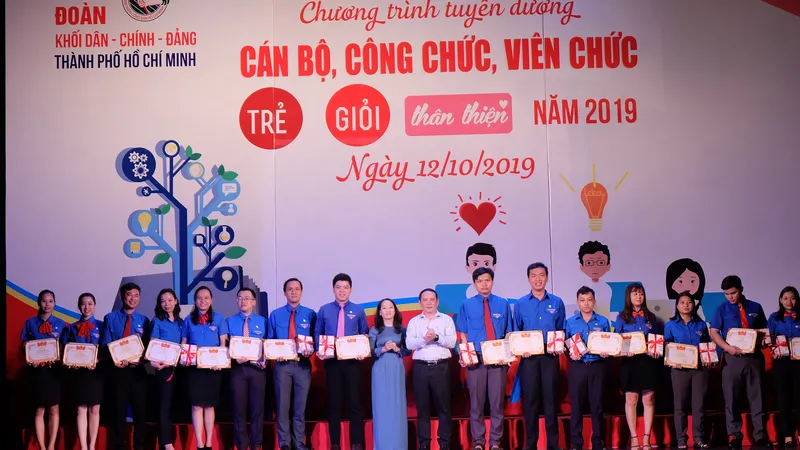 Tuyên dương 90 cán bộ công chức, viên chức trẻ điển hình