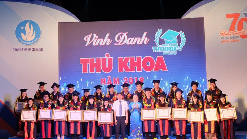 66 thủ khoa tại TPHCM được vinh danh 