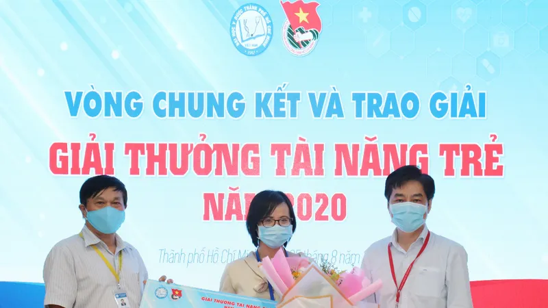 Tiến sĩ Trịnh Hoàng Kim Tú đoạt giải nhất giải thưởng Tài năng trẻ ĐH Y Dược TPHCM 