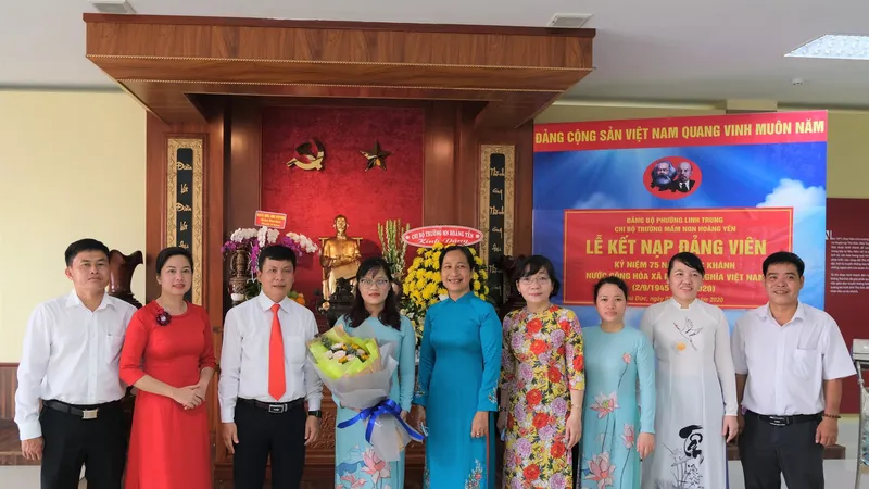 Quận Thủ Đức: Thêm 40 quần chúng ưu tú được đứng vào hàng ngũ của Đảng