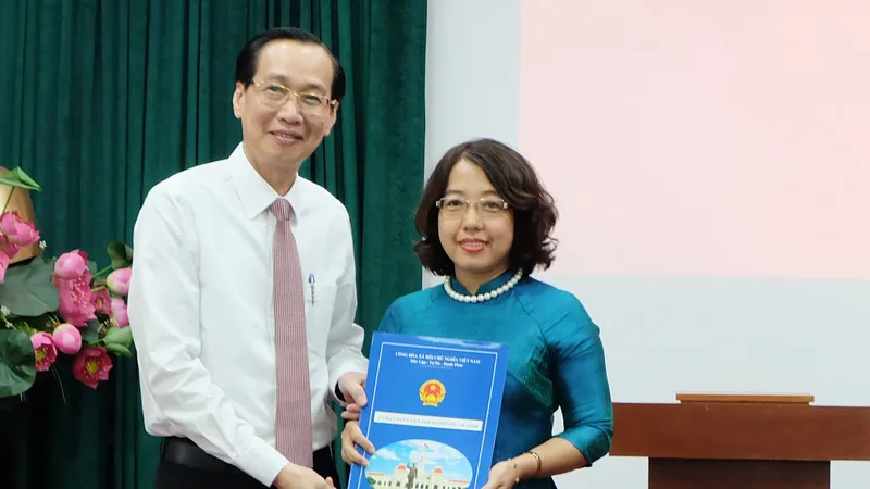 Bà Mai Thị Hồng Hoa làm Phó Chủ tịch UBND quận 1