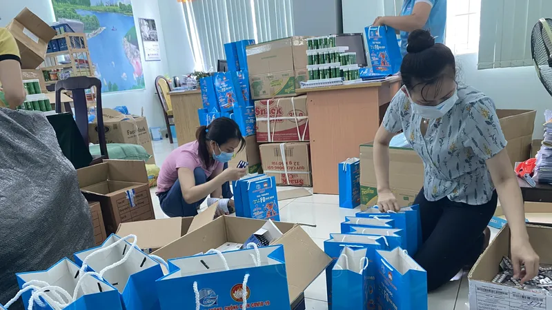 Quận 7 tặng 1.000 túi thuốc chăm sóc sức khỏe F0 tại nhà
