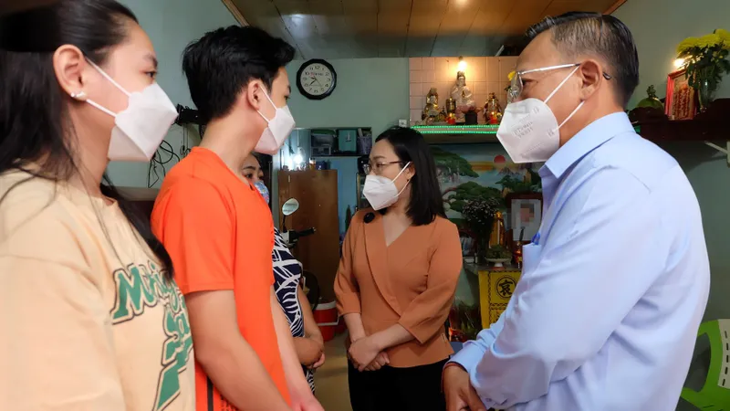 Lãnh đạo TPHCM thăm hỏi người thân của cán bộ, đảng viên mất vì Covid-19