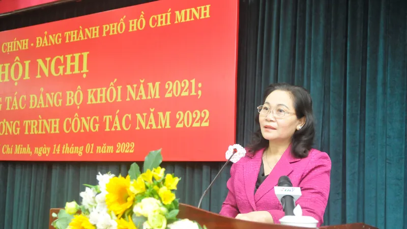 Chủ tịch HĐND TPHCM Nguyễn Thị Lệ phát biểu tại hội nghị. Ảnh: CAO THĂNG