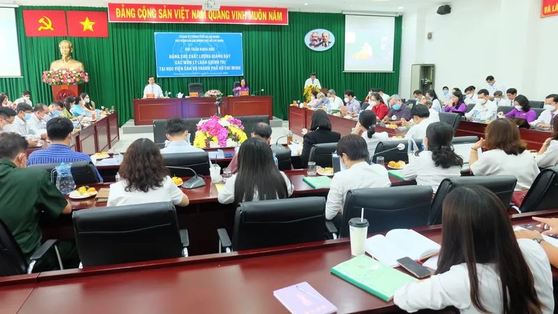 Giảng dạy lý luận chính trị phải gắn với thực tiễn