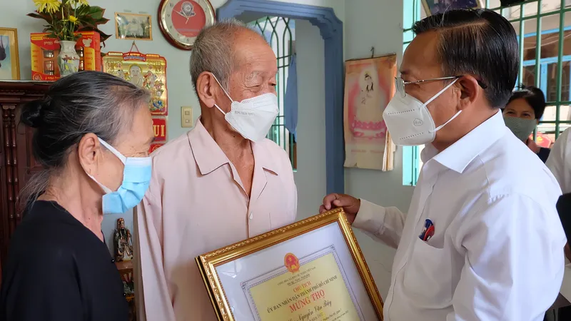  Lãnh đạo TPHCM thăm, chúc thọ người cao tuổi tiêu biểu