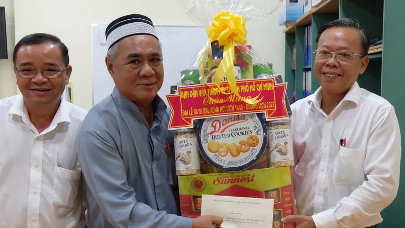 Thăm, chúc mừng cộng đồng Hồi giáo nhân Đại lễ Raya Idil Adha Hồi lịch 1443 - Dương lịch 2022