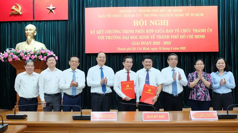 Phối hợp đào tạo cán bộ chất lượng cho khu vực công của TPHCM
