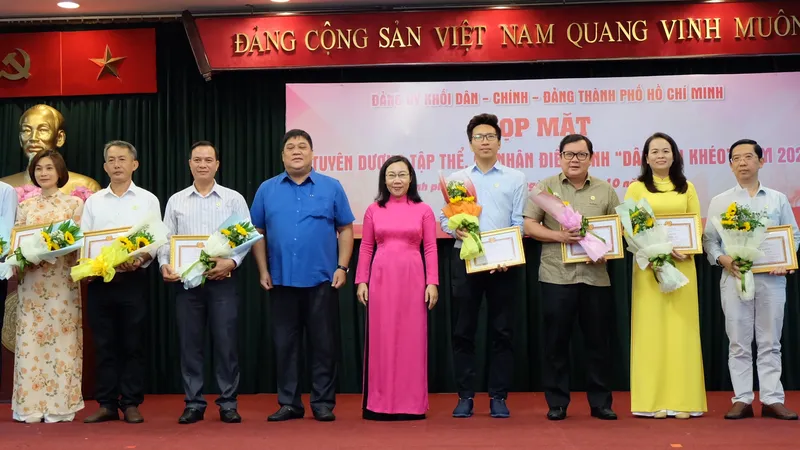 Đảng ủy Khối Dân - Chính - Đảng TPHCM tuyên dương 118 tập thể, cá nhân điển hình “Dân vận khéo” năm 2022