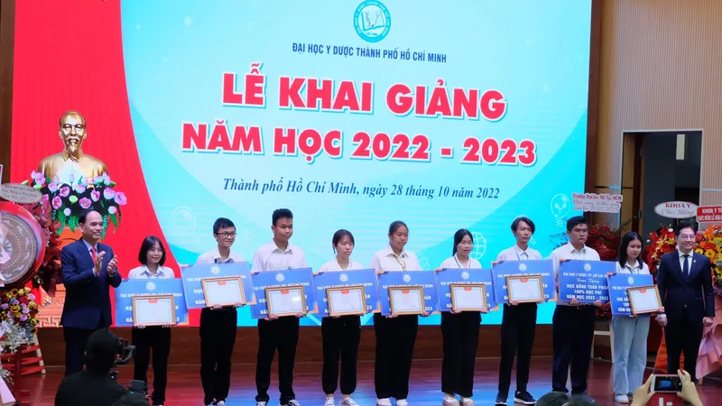 ĐH Y Dược TPHCM đã đào tạo hơn 52.000 bác sĩ, dược sĩ, cử nhân