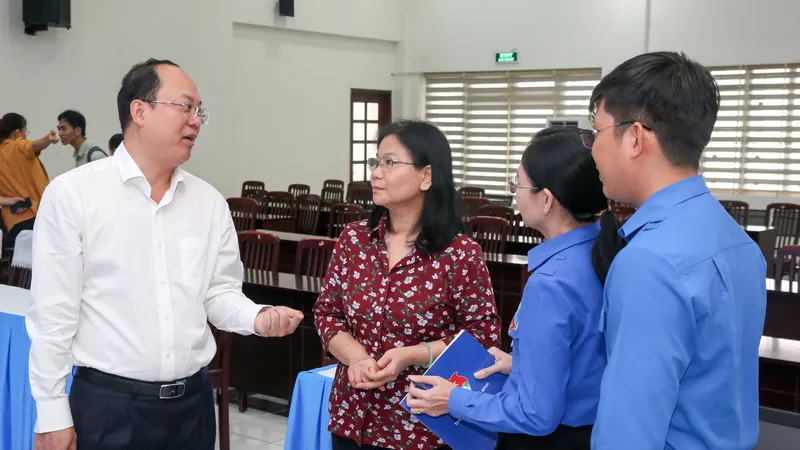 Vì sao người trẻ chọn làm việc ở khu vực công?