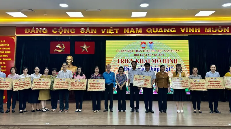 Ra mắt 10 "điểm cầu pháp luật" tư vấn miễn phí cho người dân 