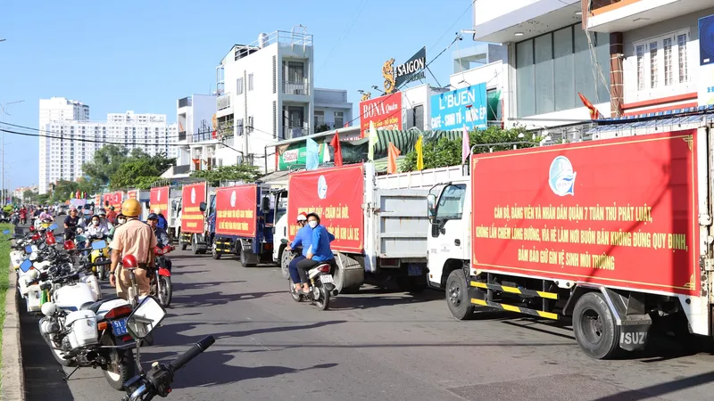 Quận 7 ra quân lập lại trật tự đô thị