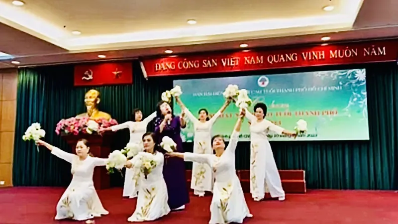 Liên hoan tiếng hát Người cao tuổi TPHCM năm 2023: Tiết mục “Nhớ ơn Hồ Chí Minh” đoạt giải Nhất thể loại tốp ca