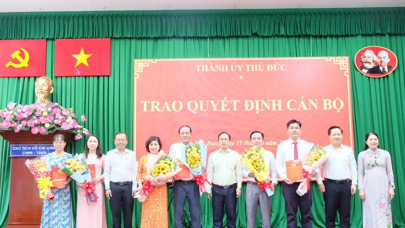 TP Thủ Đức trao quyết định nhân sự 3 trung tâm vừa thành lập