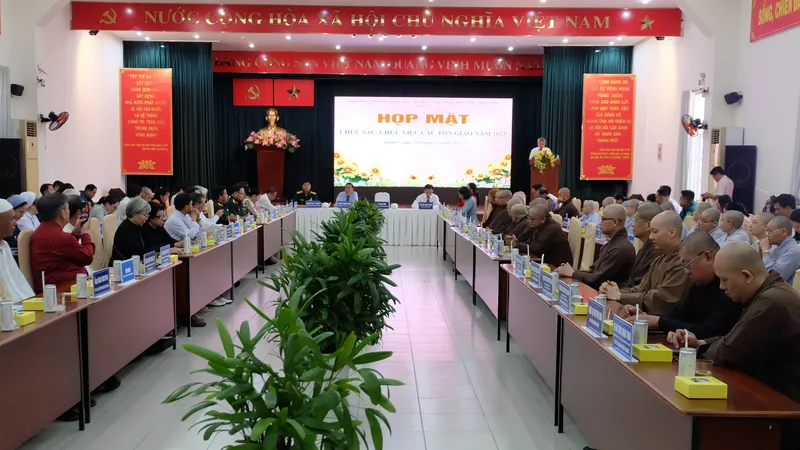  Lắng nghe ý kiến của chức sắc, chức việc để xây dựng khối đại đoàn kết toàn dân tộc 