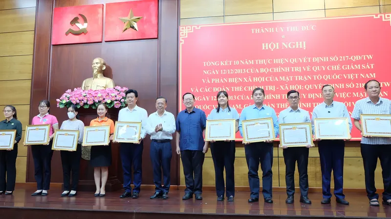 Tiếp thu ý kiến của nhân dân trong xây dựng Đảng, xây dựng chính quyền 