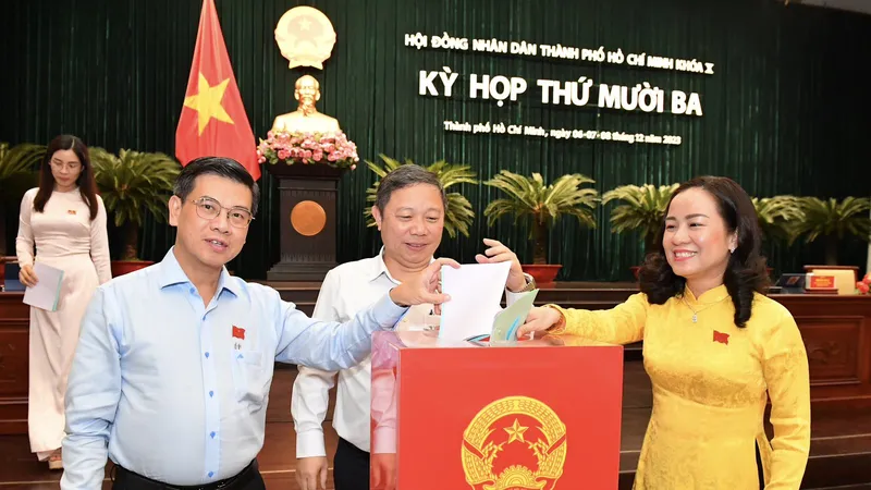 HĐND TPHCM khóa X đã tổ chức lấy phiếu tín nhiệm đối với 31 chức danh do HĐND TPHCM bầu.