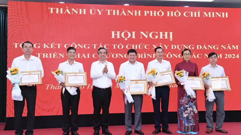 Thực hiện nghiêm, đồng bộ, chặt chẽ các khâu trong công tác cán bộ
