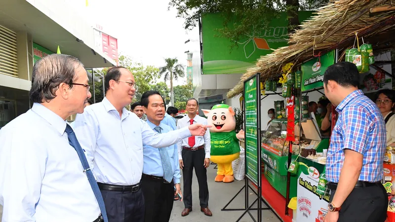 Phó Chủ tịch UBND TPHCM Võ Văn Hoan: Doanh nghiệp chuyển từ thái cực bung ra để sản xuất đến thái cực co cụm lại