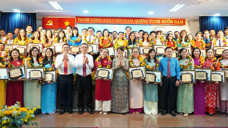  LĐLĐ TPHCM tuyên dương 76 “Gương sáng đảng viên” năm 2024