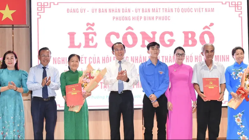 Sắp xếp khu phố, ấp: Giải quyết thủ tục hành chính kịp thời, đảm bảo quyền và lợi ích hợp pháp của nhân dân 
