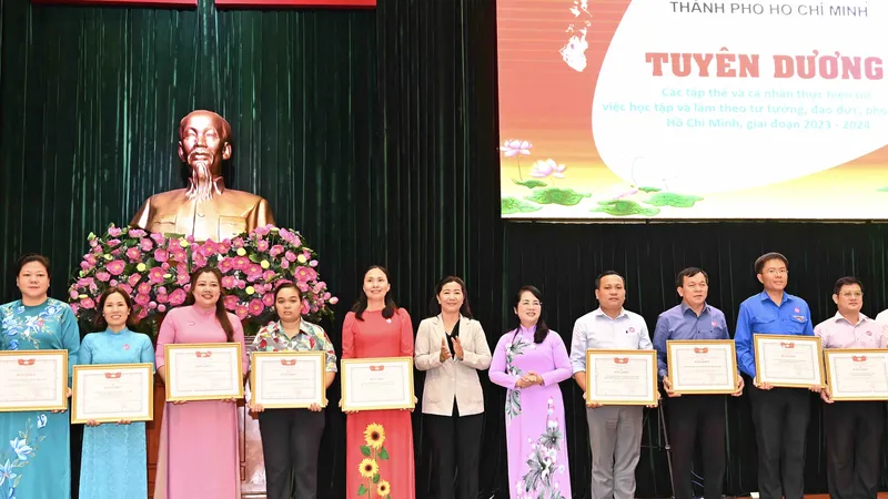 154 tập thể, cá nhân trong hệ thống Mặt trận các cấp TPHCM được tuyên dương điển hình học và làm theo Bác