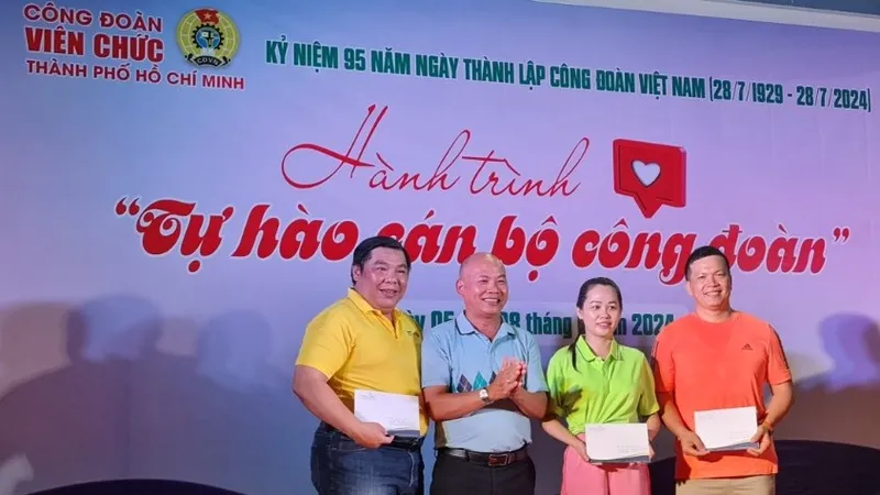 Chia sẻ kinh nghiệm qua hành trình “Tự hào cán bộ công đoàn” 
