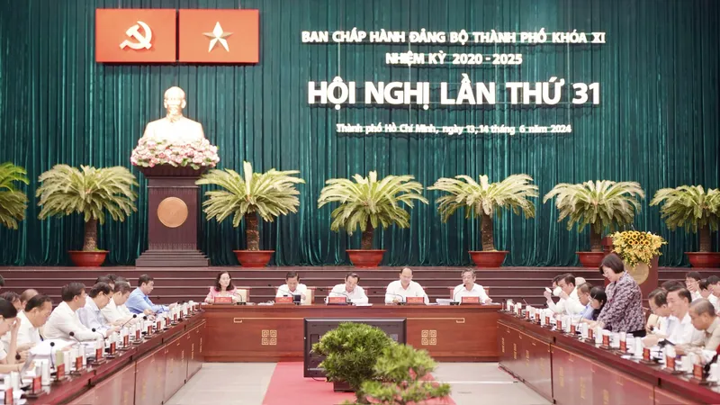 Bí thư Thành ủy TPHCM: Phải có thông tin “phản ứng phụ” trong triển khai chủ trương