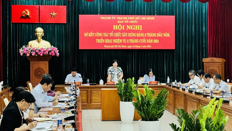 Quan tâm thực hiện quy định tạm đình chỉ công tác cán bộ cấp dưới khi cần thiết
