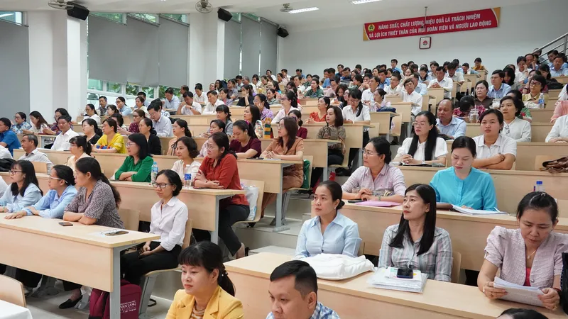 210 cán bộ, công chức khối Đảng, đoàn thể dự thi nâng ngạch công chức