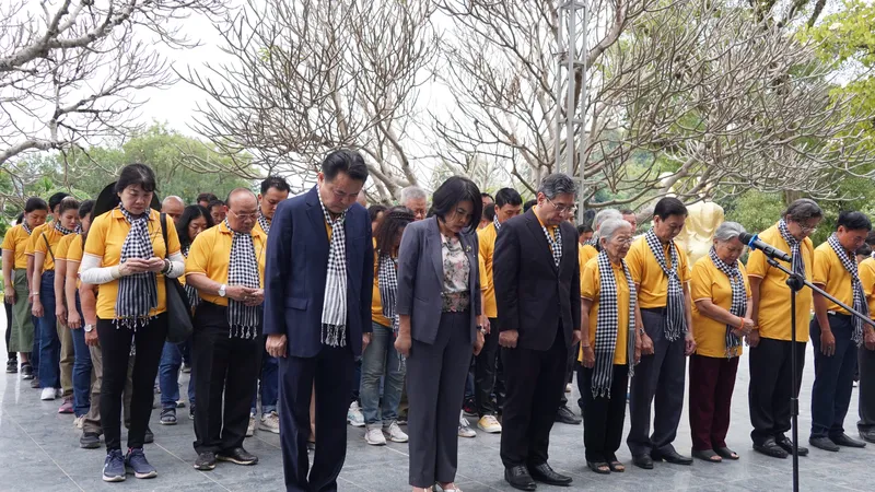 Đoàn đại biểu TPHCM dâng hoa, dâng hương tưởng niệm các Anh hùng liệt sĩ hy sinh trên chiến trường Điện Biên Phủ