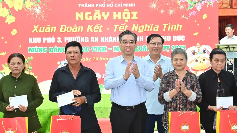 Phó Bí thư Thành ủy TPHCM Nguyễn Phước Lộc dự Ngày hội "Xuân đoàn kết - Tết nghĩa tình" tại TP Thủ Đức