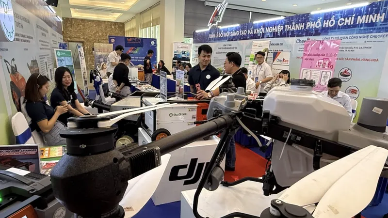 Đề xuất bố trí người có chuyên môn, kinh nghiệm về khoa học kỹ thuật làm lãnh đạo, quản lý