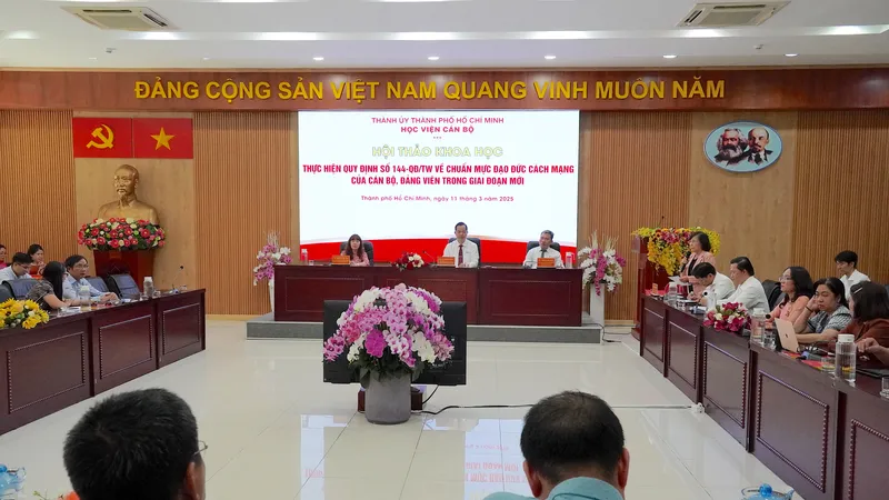 Cán bộ, đảng viên phải vững vàng trước bối cảnh hiện nay