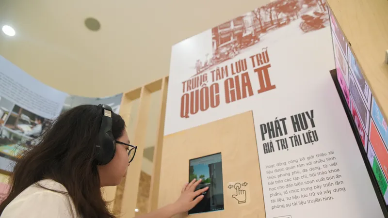 Hơn 200 tài liệu tại triển lãm “Non sông liền một dải”