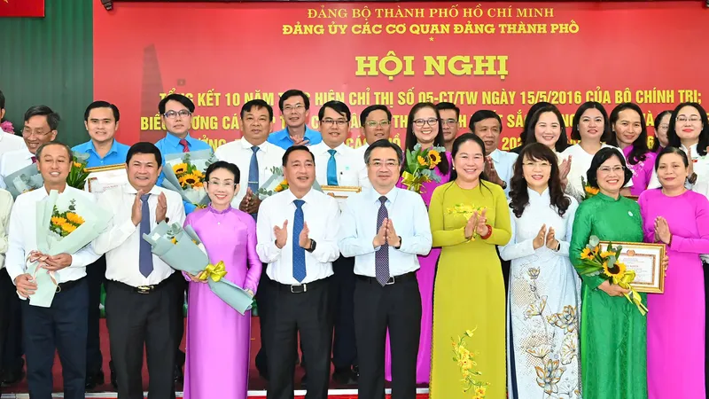 Tuyên dương 102 tập thể, cá nhân thực hiện tốt việc học và làm theo Bác