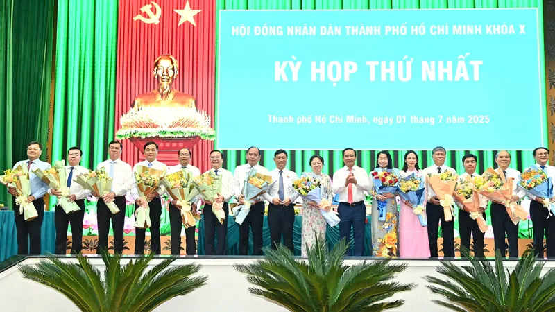 Chủ tịch UBND TPHCM bổ nhiệm 14 Giám đốc, Trưởng các sở, ngành