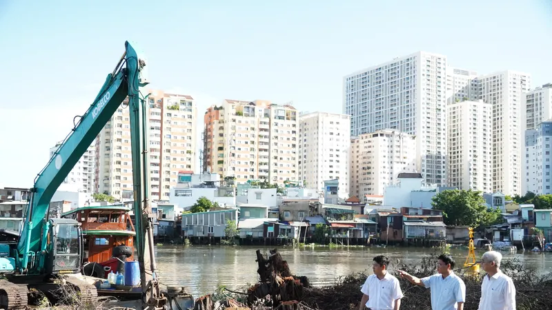 Khởi công xây dựng bờ kè đường Trần Xuân Soạn