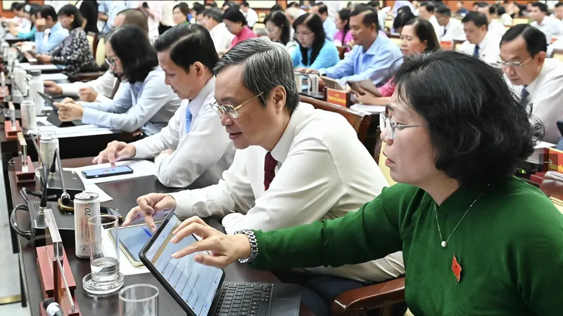 HĐND TPHCM sẽ chất vấn về công tác quản lý an toàn thực phẩm và chống ùn tắc giao thông 