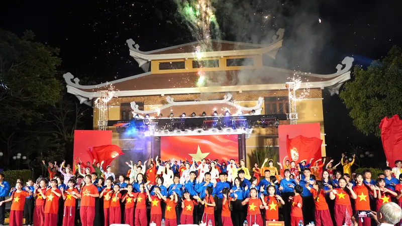 Xúc động chương trình nghệ thuật đặc biệt “Oai hùng Vùng Bưng 6 xã”
