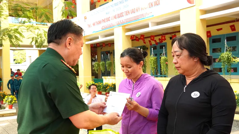 Đại tướng Nguyễn Trọng Nghĩa tri ân các anh hùng liệt sĩ và thăm người có công tại TPHCM