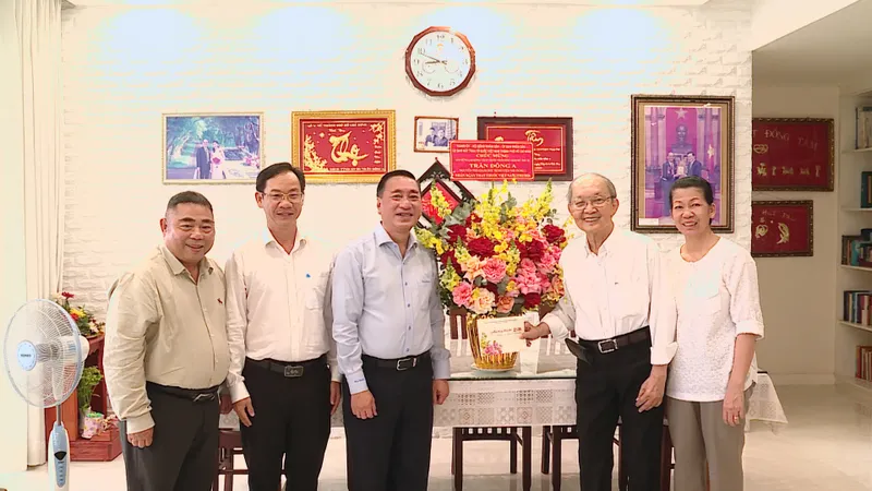Lãnh đạo TPHCM thăm, chúc mừng Ngày Thầy thuốc Việt Nam