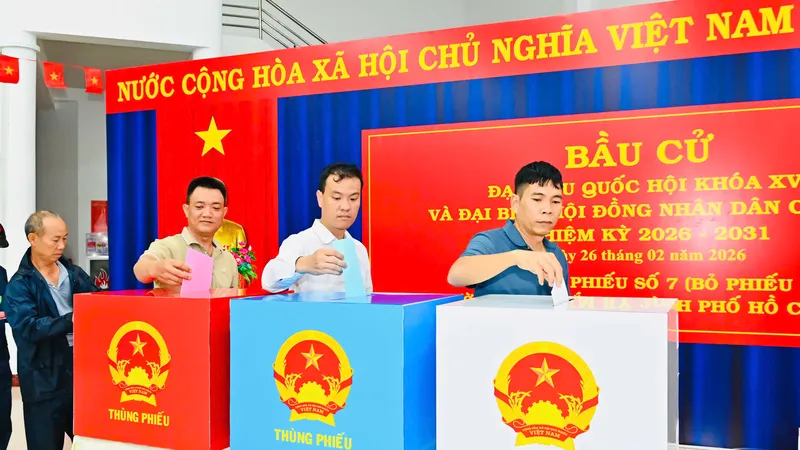 Ngày hội bầu cử sớm tại TPHCM: Bảo đảm quyền công dân của cử tri làm nhiệm vụ trên biển
